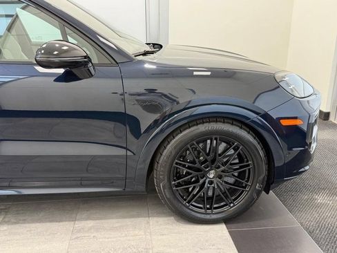 Certified 2025 Porsche Cayenne Turbo AWD/4WD image 10