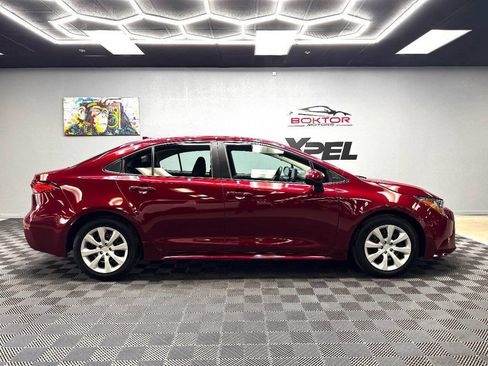 Used 2022 Toyota Corolla LE FWD image 16