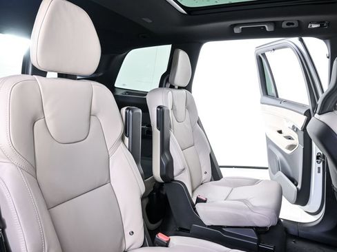 New 2026 Volvo XC90 B5 Ultra image 22