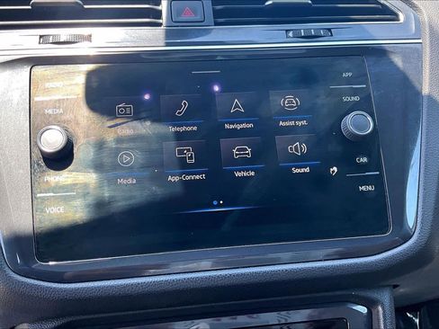 Used 2022 Volkswagen Tiguan SE FWD image 36