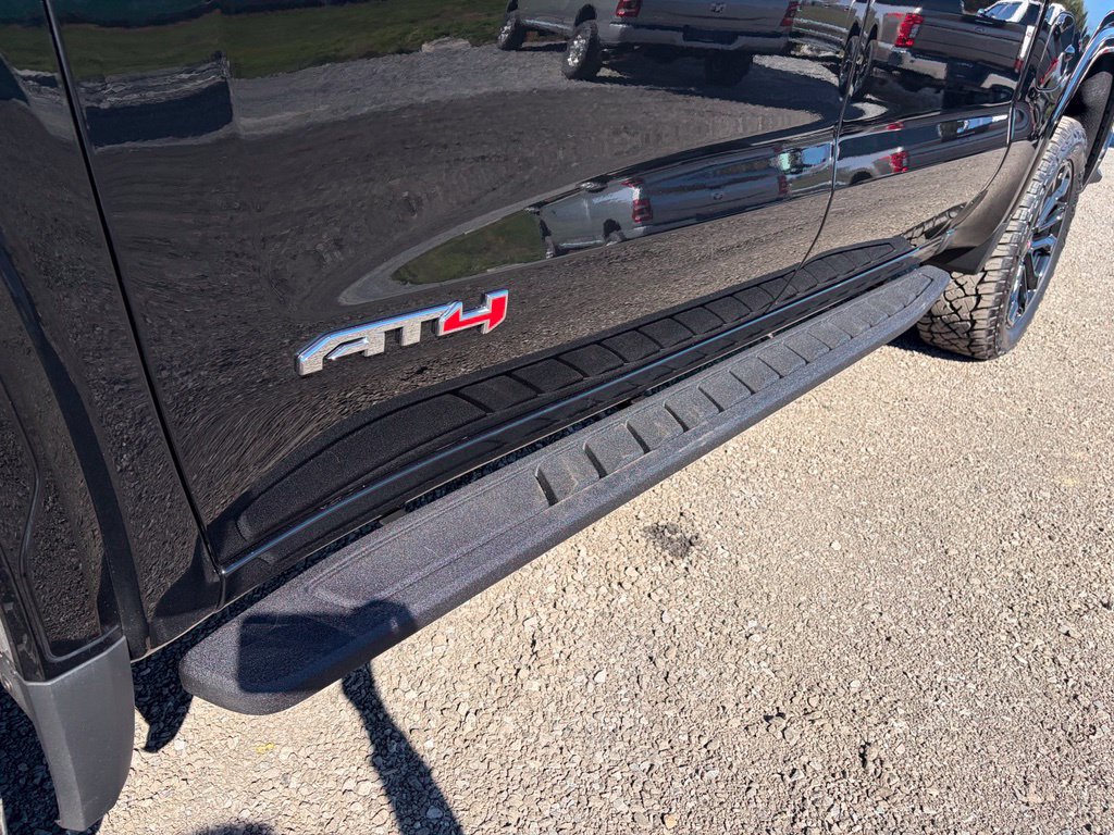 Used 2025 GMC Sierra 1500 AT4 w/ Technology Package AWD/4WD image 15