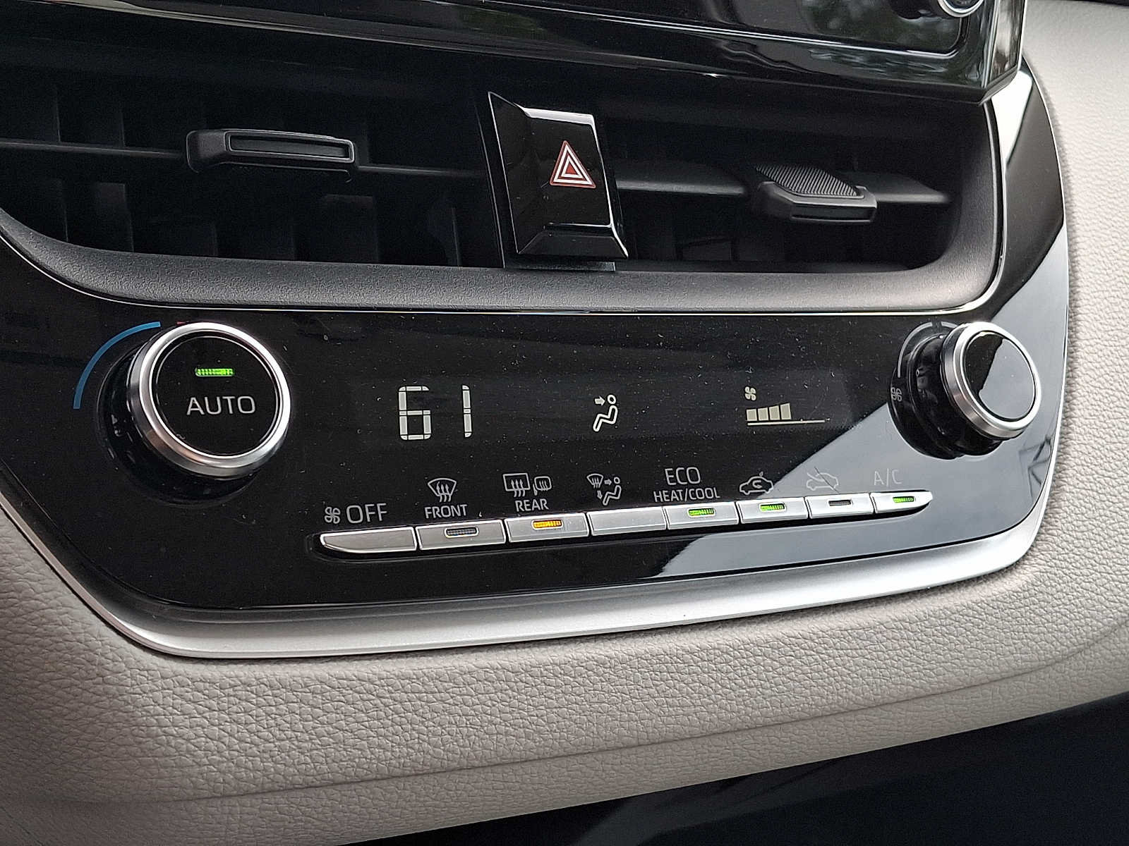 Used 2020 Toyota Corolla LE FWD image 13