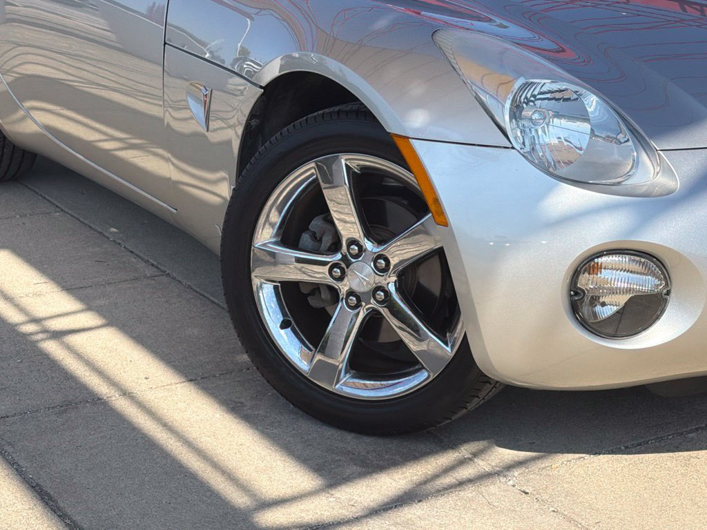 Used 2007 Pontiac Solstice Convertible w/ Premium Package RWD image 9