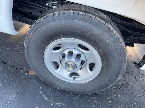 New 2025 Chevrolet Express 3500 Extended w/ Driver Convenience Package image 6