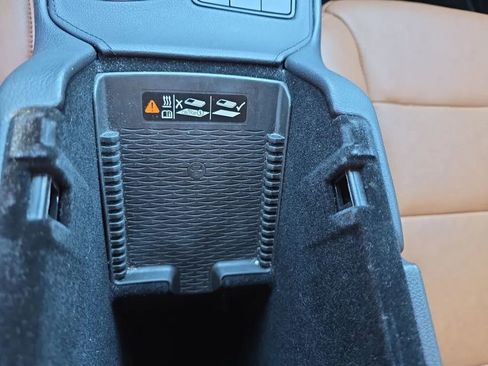 Used 2019 Cadillac XT4 Premium Luxury image 38