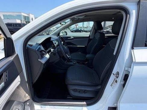 Certified 2024 Volkswagen Taos SE w/ Panoramic Sunroof Package AWD/4WD image 13
