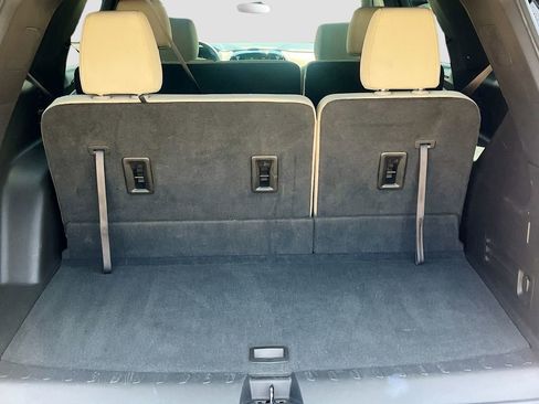 Used 2023 Chevrolet Traverse LS FWD image 24