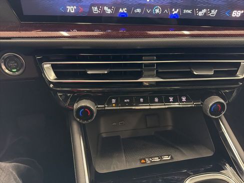 Used 2026 Chevrolet Traverse RS FWD image 19