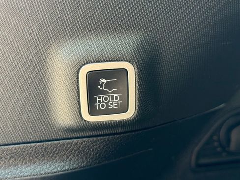 Used 2023 Jeep Grand Cherokee Limited w/ Luxury Tech Group II image 33