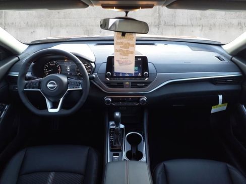 Certified 2025 Nissan Altima 2.5 SR image 12