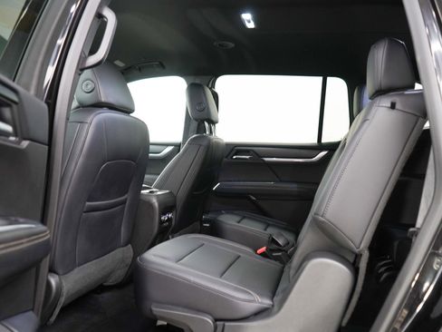 Used 2025 GMC Acadia Elevation w/ Elevation Premium Package AWD/4WD image 19