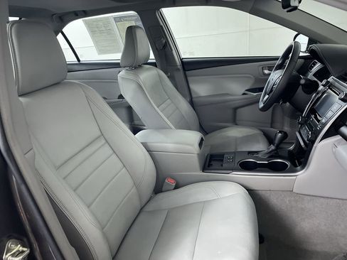 Used 2017 Toyota Camry XLE w/ Moonroof Package FWD image 26