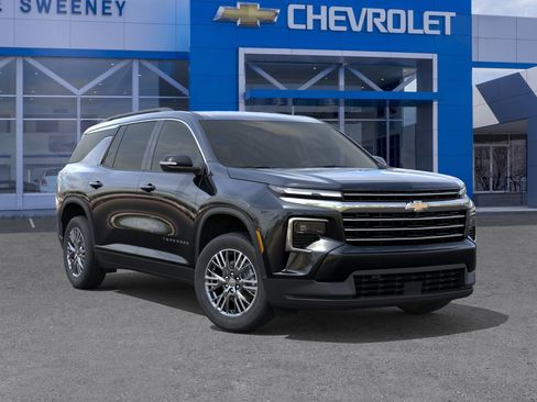 New 2026 Chevrolet Traverse LT w/ Driver Confidence Package AWD/4WD image 7