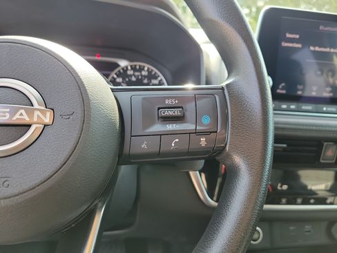 Certified 2022 Nissan Rogue SV FWD image 24