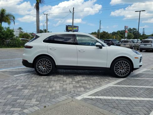 Used 2022 Porsche Cayenne AWD/4WD image 6