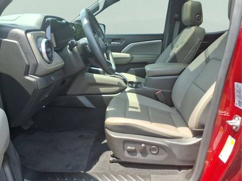 Used 2026 Chevrolet Colorado ZR2 w/ Technology Package AWD/4WD image 17