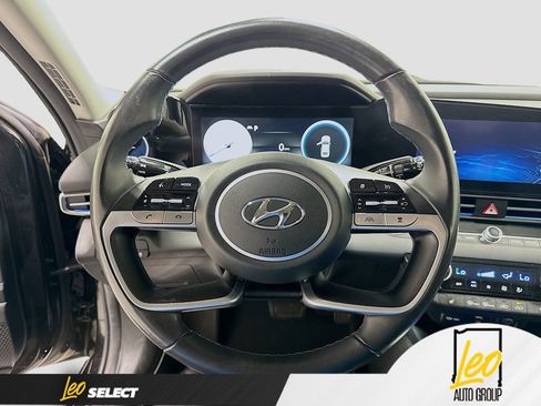 Used 2022 Hyundai Elantra Limited FWD image 14