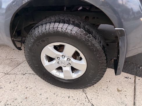 Used 2010 Nissan Frontier SE w/ SE Value Truck Pkg image 7