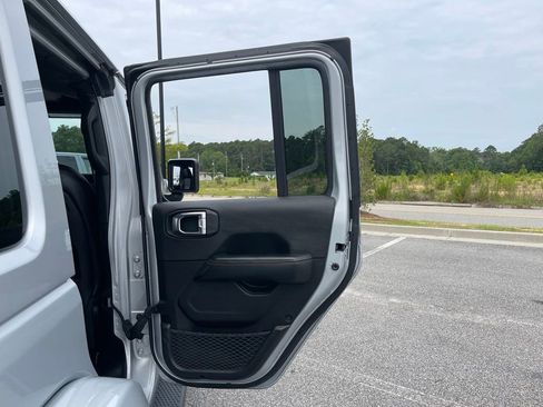 Used 2024 Jeep Wrangler Unlimited Sahara w/ Technology Group AWD/4WD image 51