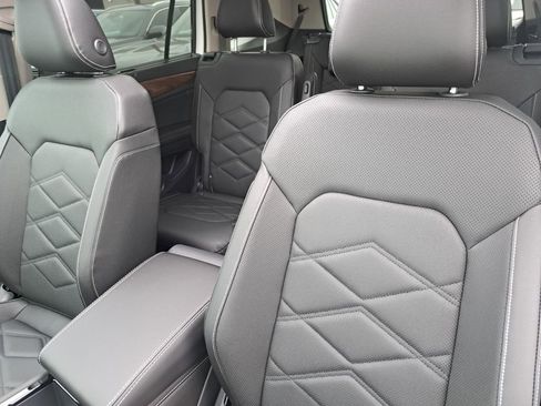 Used 2025 Volkswagen Atlas SE image 17