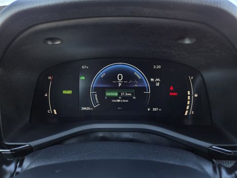 Used 2025 Toyota Camry SE image 31