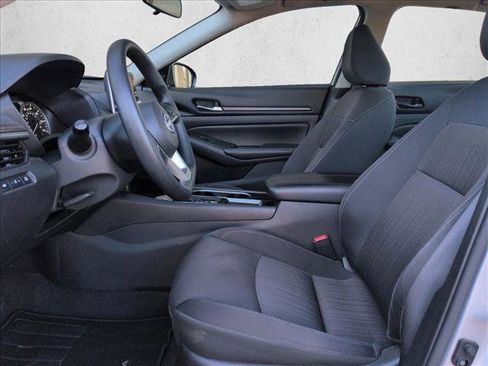 Used 2024 Nissan Altima 2.5 SV image 13