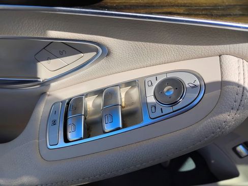 Used 2018 Mercedes-Benz C 300 Sedan image 16