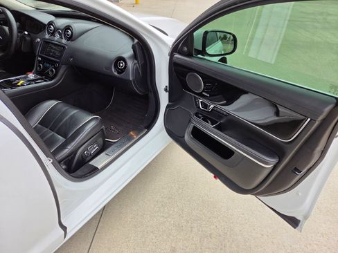 Used 2014 Jaguar XJ AWD image 19