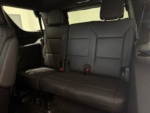 Used 2022 Chevrolet Tahoe Z71 w/ Luxury Package AWD/4WD image 16