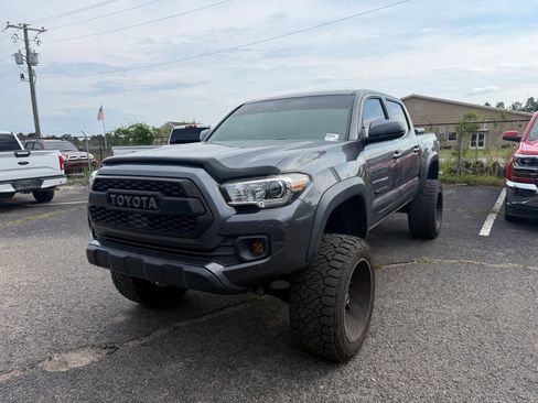 Used 2021 Toyota Tacoma TRD Off-Road AWD/4WD image 3