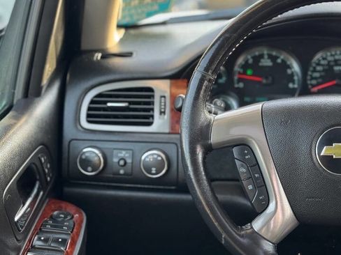 Used 2013 Chevrolet Avalanche LTZ image 15