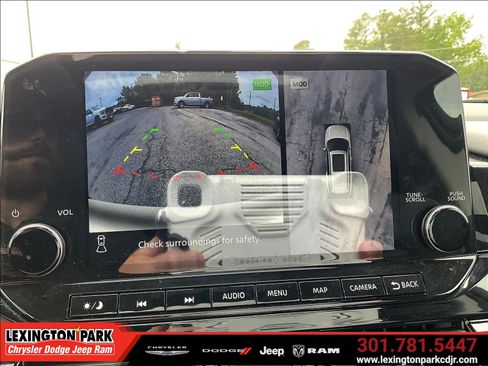 Used 2024 Nissan Pathfinder Platinum AWD/4WD image 14