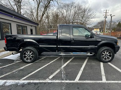 Used 2002 Ford F350 Lariat image 2