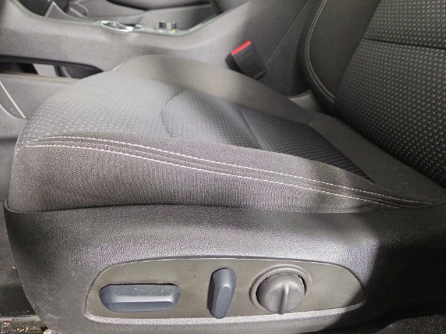 Used 2023 GMC Terrain SLE w/ Driver Convenience Package AWD/4WD image 30
