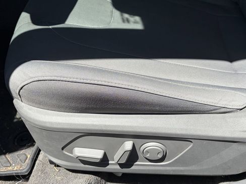 Used 2021 Hyundai Elantra SEL w/ Convenience + Premium Package FWD image 10