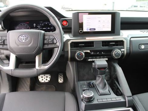 Used 2025 Toyota Tacoma TRD Sport image 21