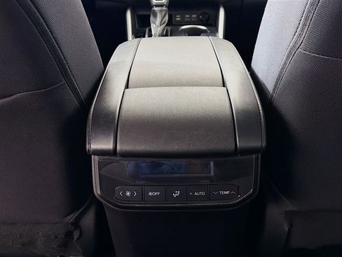 Used 2023 Toyota Highlander LE AWD/4WD image 25