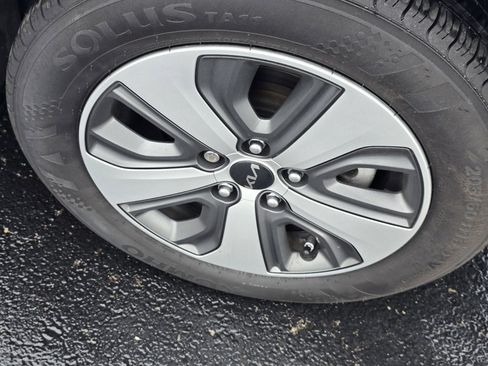 Used 2022 Kia Niro LX image 10