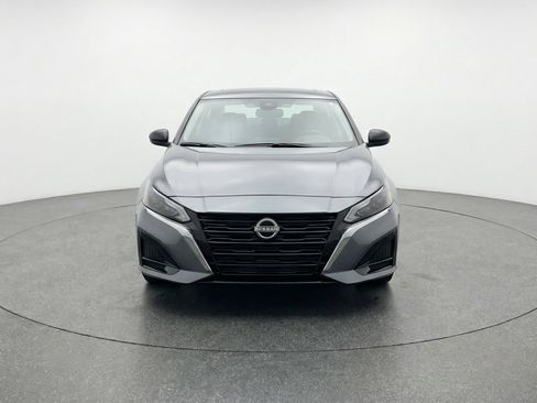 Used 2025 Nissan Altima 2.5 SV image 2