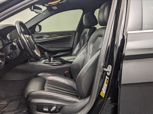 Used 2018 BMW 530i w/ Premium Package image 13