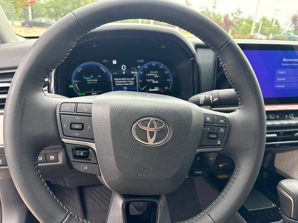 Used 2026 Toyota Camry XLE AWD/4WD image 15