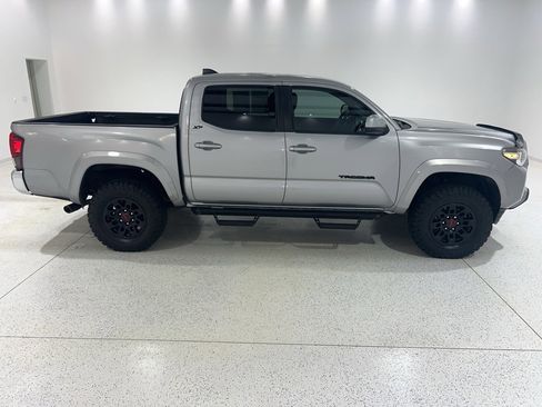 Used 2020 Toyota Tacoma SR5 image 6