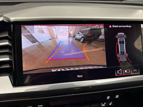 Used 2024 Audi Q4 e-tron Premium w/ Convenience Package image 20