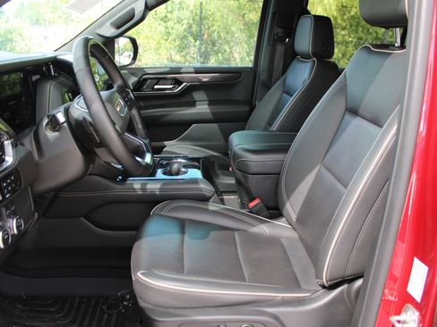 Used 2025 GMC Yukon Elevation AWD/4WD image 10