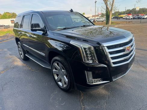 Used 2018 Cadillac Escalade Luxury AWD/4WD image 18