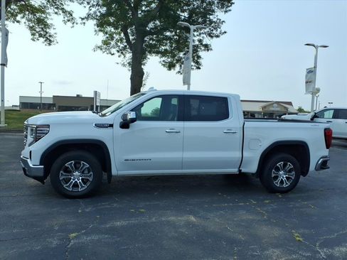 Used 2025 GMC Sierra 1500 SLT AWD/4WD image 4