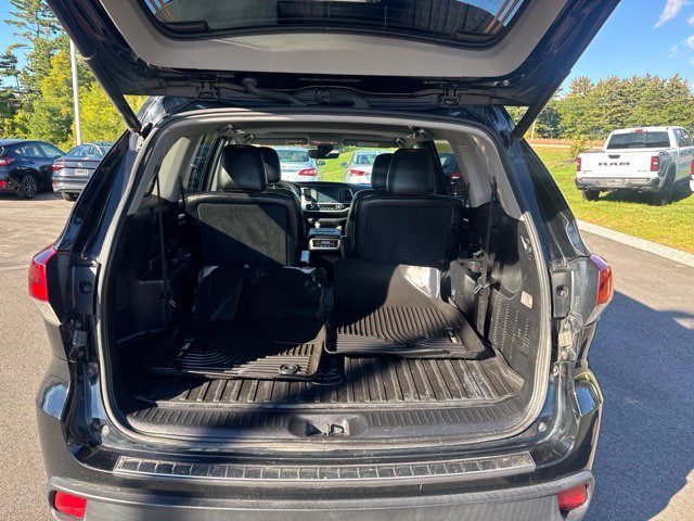 Used 2019 Toyota Highlander SE AWD/4WD image 14