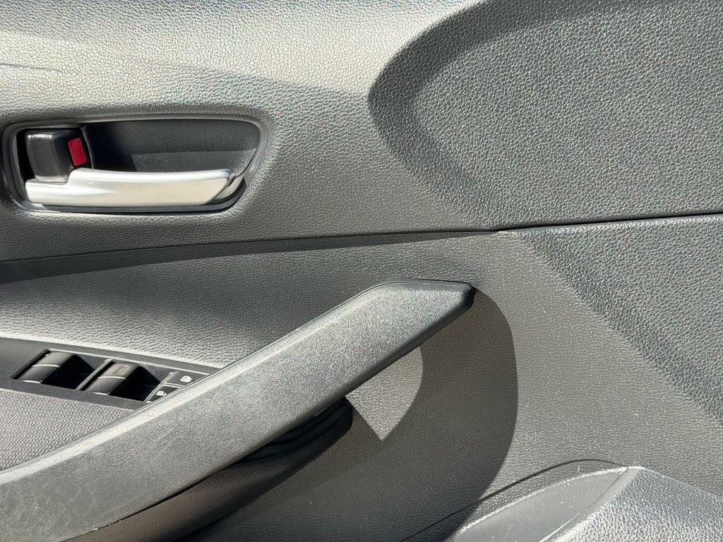 Used 2021 Toyota Corolla LE FWD image 25