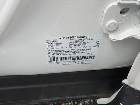 Used 2025 Ford Explorer Active AWD/4WD image 22