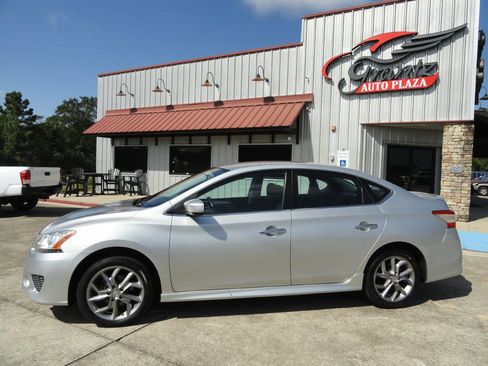 Used 2014 Nissan Sentra SR w/ SR Driver Package FWD image 3